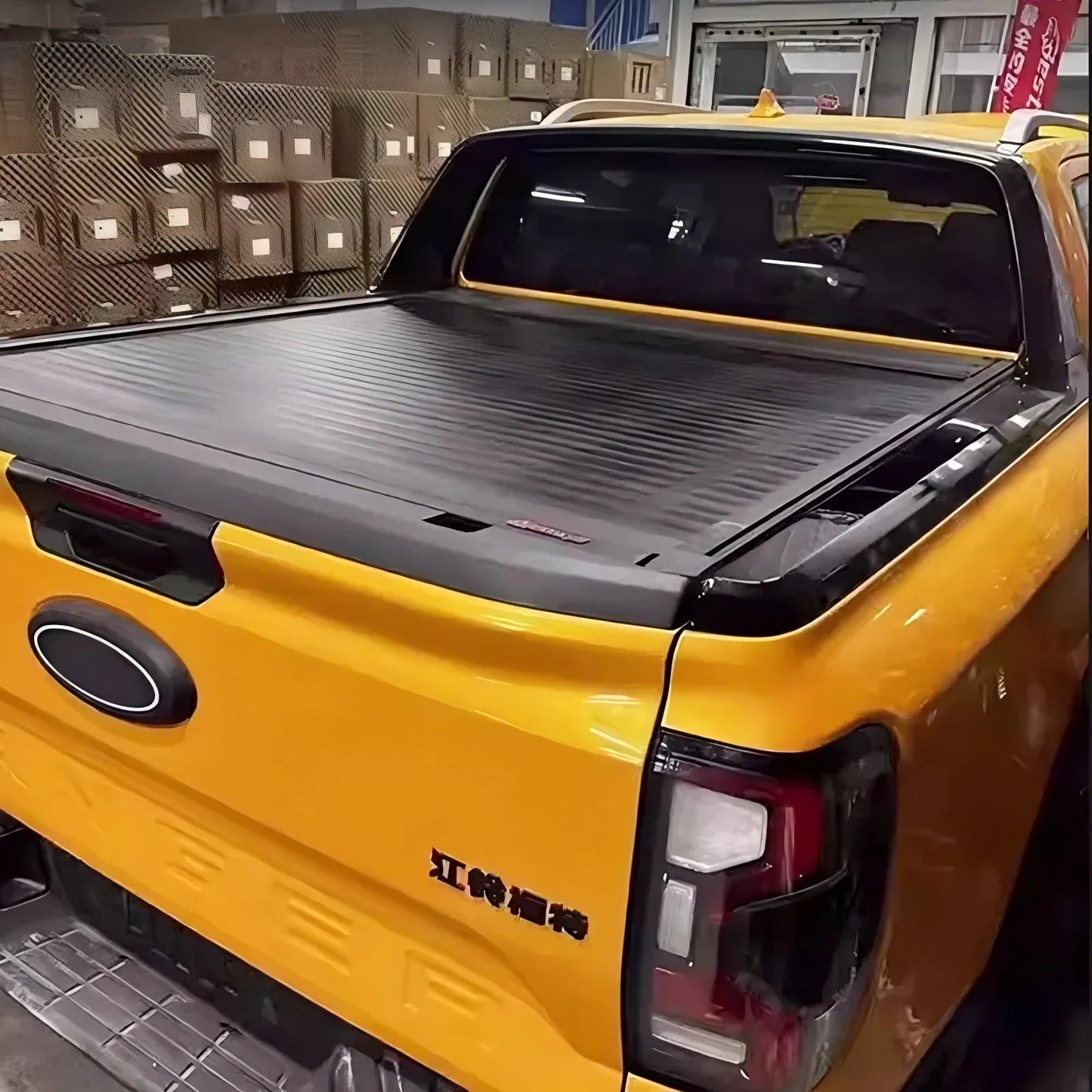 Aluminum Hard Retractable Truck Pickup Bed Cover For Toyota Hilux Revo Rocoo Vigo Tundra Tacoma V6 V8 4WD